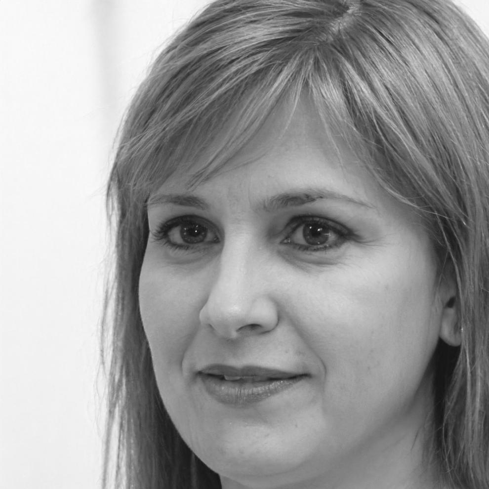 Dr. Sarah Müller, Finanzanalystin